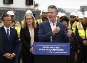 San Francisco (EE.UU.). El gobernador de California, Gavin Newsom, durante una reciente actividad en relacionada con la falta de vivienda local.