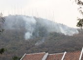 Varios focos del incendio se evidenciaron en zonas aledañas a urbanizaciones en Los Ceibos.