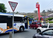 Congestionamiento. En el redondel de La Joya, los conductores denuncian que sus recorridos de 10 minutos se convierten en una ‘tortura’ de 45 minutos.