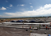 Fotografía de las obras de ampliación del Aeropuerto Internacional Mariscal Sucre, este miércoles en Quito (Ecuador).