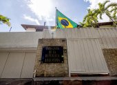Caracas. Bandera de Brasil izada en la residencia del embajador argentino.