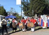 AMBATO. Hombres y mujeres comparten la tradicion de tocar los tambores y el pingullo.