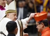 Vatican City (Vatican City State (holy See)), 07/12/2024.- Ecuadorian new Cardinal Luis Gerardo Cabrera Herrera (R) receives his biretta as he is appointed cardinal by Pope Francis (L) during a consistory ceremony in the Saint Peter"s basilica at the Vatican, 07 December 2024.  (Papa, Cardenal) EFE/EPA/FABIO FRUSTACI
