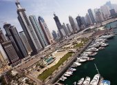 Turismo. Vista panorámica de los hoteles de lujo, rascacielos y el Dubai International Marine Club (DIMC) en Dubai (Emiratos Árabes Unidos) hoy, martes 6 de abril de 2010. EFE/ALI HAIDER