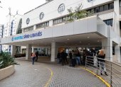 Medios apostados a las puertas del Hospital Sírio-Libanés, donde el Presidente de Brasil, Lula da Silva, fue sometido a una craneotomía para drenar un hematoma en el centro de São Paulo.