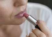 Estas son las razones por las que es mala idea usar un lápiz de labios