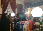 El cuerpo de Raul Ilaquiche es velado en el salón de honor de Pujilí.