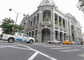 La fachada del Municipio de Guayaquil.