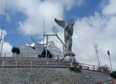 En noviembre se colocaron las figuras gigantes en El Panecillo.