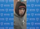 Foto difundida por New York Police Department del presunto atacante de una mujer este domingo, en Nueva York (Estados Unidos).
