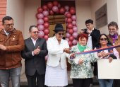 El corte de la cinta se realizó en presencia de todos las personas que aportaron para la construcción de la casa de acogida.