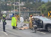Entidades de rescate acudieron a la autopista Cuenca - Azogues para atender la emergencia.