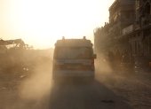 Ambulancias transportan a palestinos heridos en la ciudad de Gaza, este 28 de diciembre de 2024.