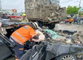 Dos personas quedaron atrapadas en el vehículo liviano
