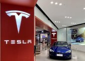 Compañía. La marca de la empresa Tesla.