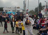 Desfile. El payaso es uno de los personajes la celebración de inocentes.