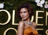 Zendaya a su llegada a la edición 82 de los Golden Globe.