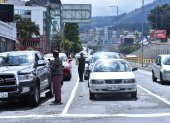 Se establecen multas económicas para quienes infrinjan el Pico y placa en Quito.