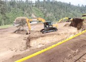Construcción. Tras los trabajos que se realizan en la ladera se observa como la tierra cae al río Machángara lo que genera un impacto ambiental.