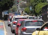 La medida de restricción vehicular se mantiene de lunes a viernes en la capital.
