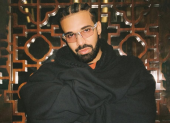 Drake, cuyo nombre real es Aubrey Drake Graham, es un rapero, cantante, compositor, actor y empresario canadiense.