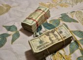 Caso Fachada: La Fiscalía presentó como evidencias fajos de dinero hallados en los allanamientos de este 16 de enero de 2025.