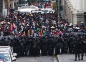 La Paz. Policías bloquean a simpatizantes del expresidente Evo Morales