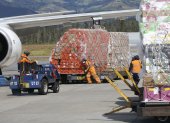 Aeropuerto. En Quito uno de los aviones de carga que llevan las flores de exportaciones de Ecuador.