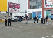 El incidente ocurrió fuera de un centro comercial
