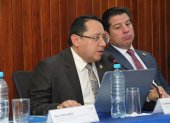 El contralor Mauricio Torres firmó el convenio con el CNE.