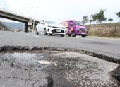 Vía. En los kilómetros siete, ocho y nueve de la Ruta todavía hay baches. Los vecinos alertaron sobre la situación que afectó a varios vehículos.