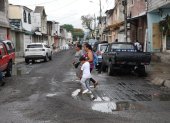 Afectaciones. Tres peatonales fueron procesadas por el Municipio de Guayaquil, pero nunca terminaron de ser reparadas. Hay dificultad entre los peatones que caminan por esas calles.