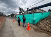 En el sitio se colocaron cintas de seguridad y parte de la obra está cercada.