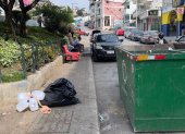 Imagen. Los habitantes manifiestan que el contenedor de basura da un mal aspecto a la Plaza Colón y genera malos olores, lo cual no es agradable para fomentar el turismo.