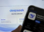 Tecnología. Una persona usando la herramienta de Deep Seek.