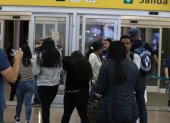 Guayaquil. Un grupo de las personas deportadas desde Estados Unidos llegando al aeropuerto José Joaquín Olmedo.