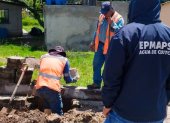 Imagen referencial. Personal de la Empresa de Agua arregló el daño de la válvula para restituir el servicio.