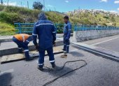 Trabajadores de la Empresa de Obras Públicas removieron las láminas metálicas y arreglaron ese tramo de la av. Simón Bolívar.