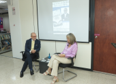 Horacio Chavarría junto a María Leonor Baquerizo durante el conversatorio.