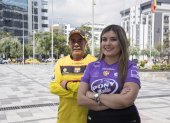 Carolina y Leonel, padre e hija, unidos por su afición a Barcelona esperan la Noche Amarilla de este jueves 6 de febrero en Quito.
