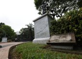 Vandalismo. Las placas de los monumentos han sido hurtadas.