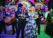 María del Mar disfrutó con la sorpresa de los mariachis.