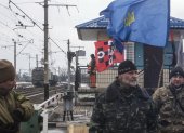 Toretsk. Activistas ucranianos cuando bloquean una línea ferroviaria.