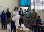 Daniel Noboa ejerció su derecho al voto en Olón.