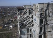 Orikhiv (Ukraine), 12/02/2025.- Damaged buildings in Orikhiv, Zaporizhzhia region, Eastern Ukraine, 12 February 2025. The city, located about 10 kilometers from the frontline, is shelled on a daily basis with guided aerial bombs and FPV drone hunts, according to the Southern Defense Forces spokesperson. Less than 1,500 people currently live in Orikhiv, compared to its original population of 15,000 before Russia launched its full-scale invasion of Ukraine in 2022. (Rusia, Ucrania) EFE/EPA/OLEG MOVCHANIUK