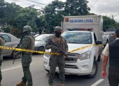 Militares custodian escena del crimen de oficial de la FAE, en sector de la Penitenciaría, en la vía a Daule, noroeste de Guayaquil.