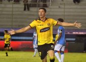 Gastón Campi de Barcelona SC celebrando su gol en el Jocay de Manta.