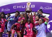 La plantilla completa de Dragonas festejó eufórica en el podio de monarcas dejando en claro que el título de campeonas de la Superliga Femenina 2024 será buscado nuevamente por ellas.