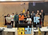 Integrantes de la Coalición por la Movilidad llegaron a la sesión del Concejo del 18 de febrero.