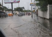 En zonas como la avenida Las Aguas, la lluvia ha causado estragos, como históricamente pasa.